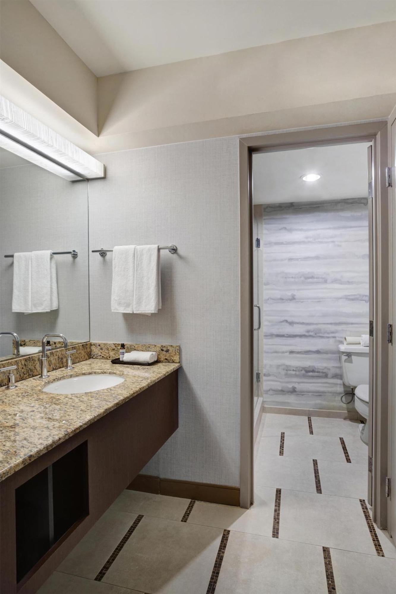 Junior King Suite